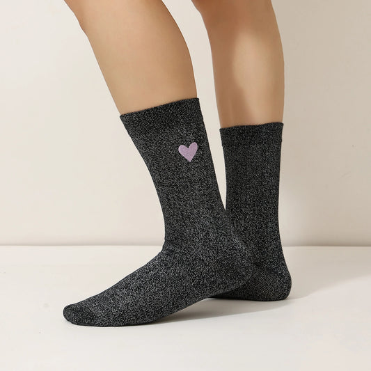 Chaussettes hautes noir fil lurex argenté, coeur brodé mauve, jaune ou rouge