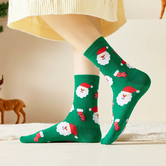 Chaussettes hautes, motifs père noël. Coloris vert festifs. Douces et Chaudes. Également vendues en lot de 4. Idéales pour offrir.