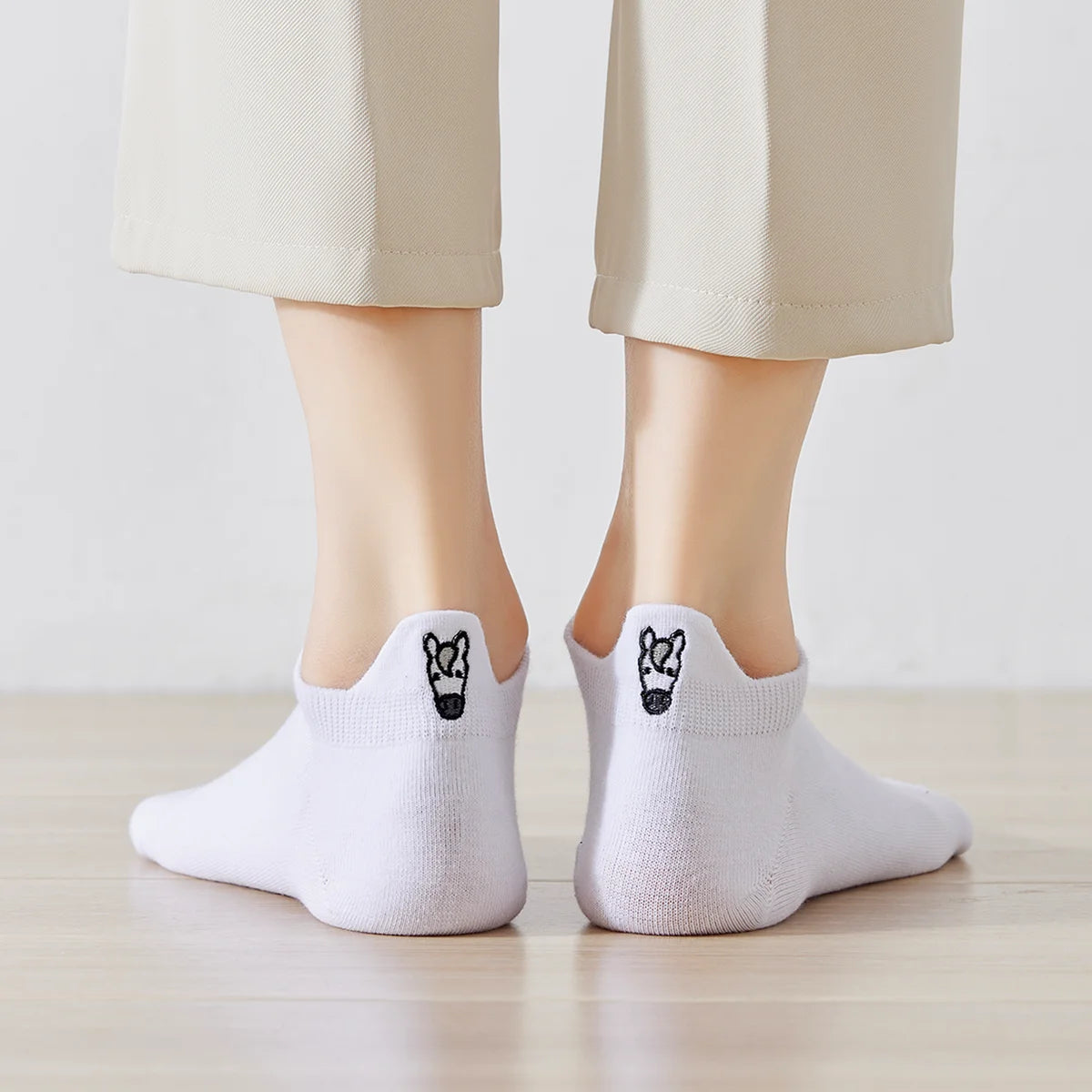 Chaussettes en coton à languette cheval blanc pour femme | Chaussettes confortables et élégantes | Idéales pour le quotidien ou les occasions spéciales | Disponibles en plusieurs couleurs et tailles