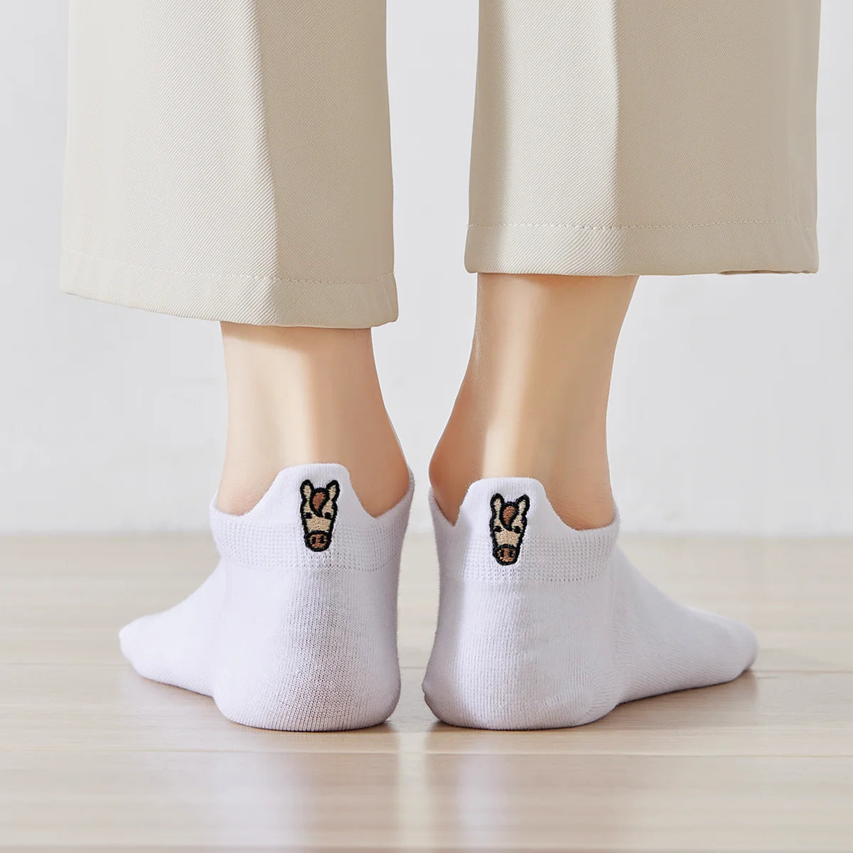 Chaussettes en coton à languette cheval beige pour femme | Chaussettes confortables et élégantes | Idéales pour le quotidien ou les occasions spéciales | Disponibles en plusieurs couleurs 