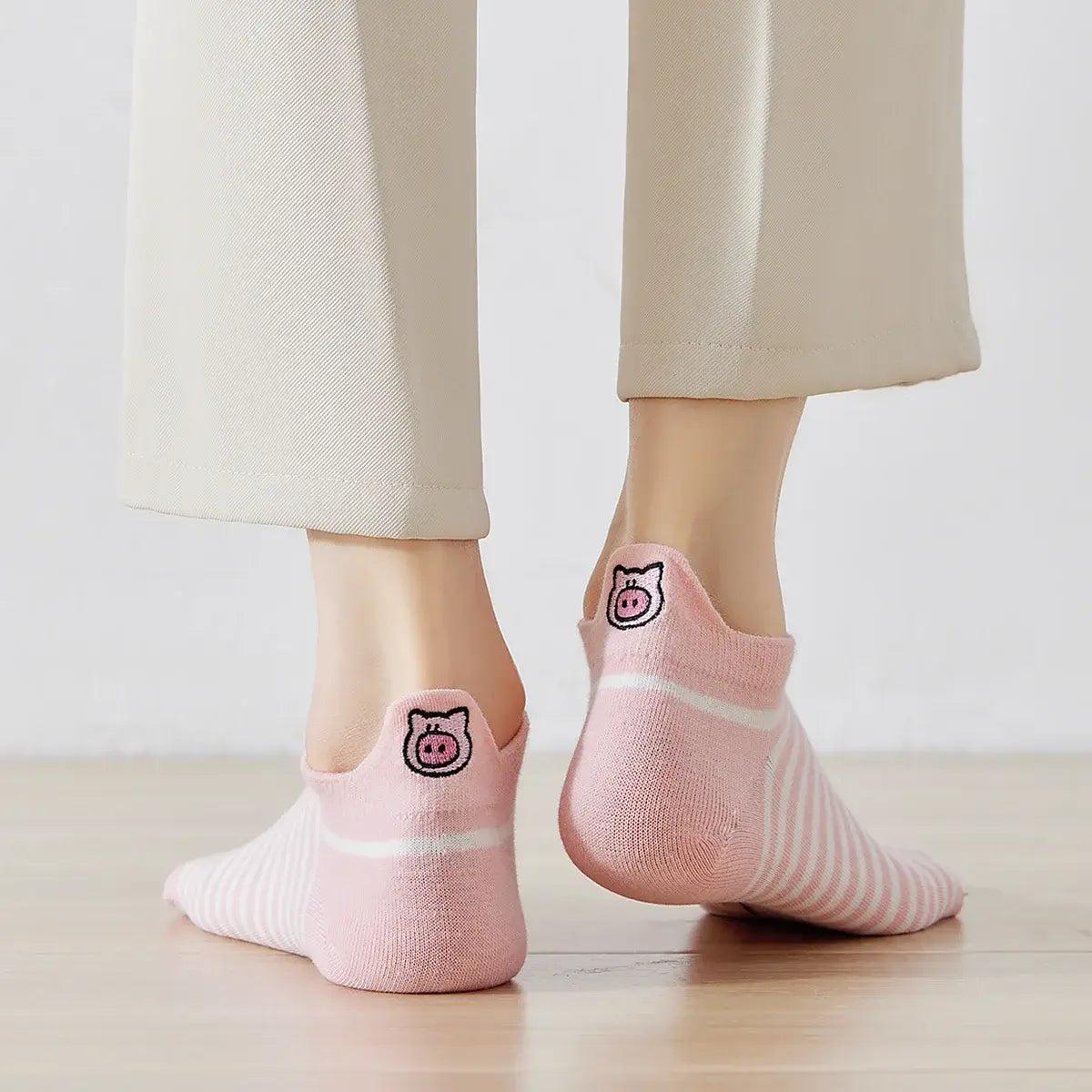 Chaussettes roses en coton à languette cochon pour femme | Chaussettes douces et respirantes | Fabriquées à partir de matériaux de haute qualité | Un cadeau parfait pour les femmes de tous âges