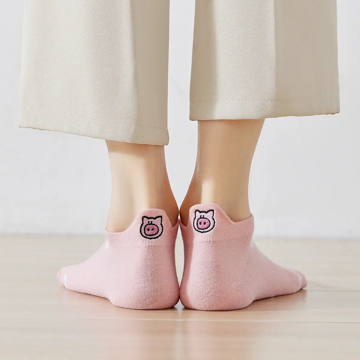 Chaussettes roses en coton à languette cochon pour femme | Chaussettes douces et respirantes | Fabriquées à partir de matériaux de haute qualité | Un cadeau parfait pour les femmes de tous âges