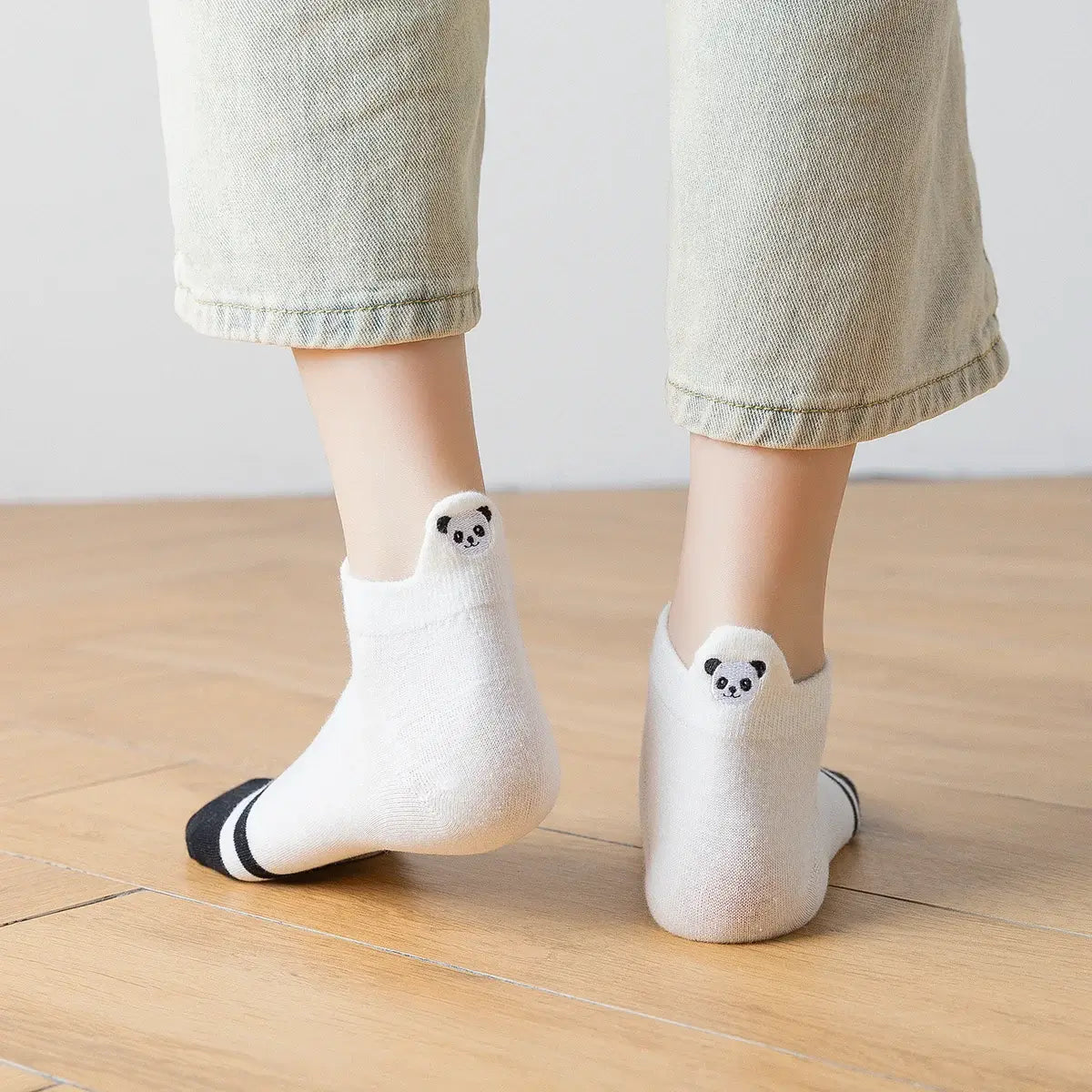 Chaussettes en coton à languette à motif panda pour femme | Chaussettes douces et respirantes | Un cadeau parfait pour les femmes de tous âges | Disponibles à un prix abordable.