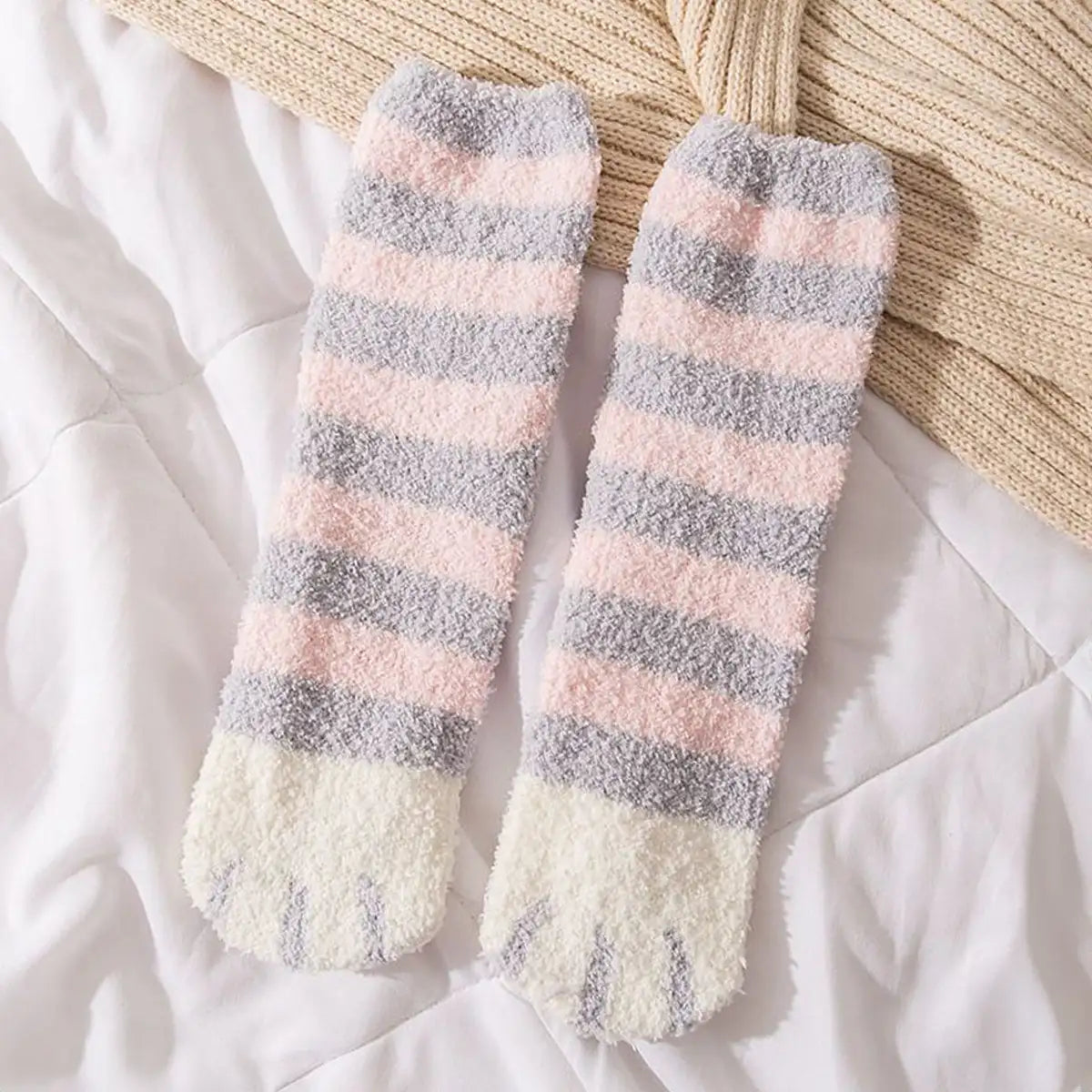 Chaussettes rayure hiver longues en coton à motif patte de chats pour femmes | Chaussettes douces et confortables | Fabriquées à partir de matériaux de haute qualité | Un cadeau parfait pour les femmes de tous âges | Disponibles en différentes tailles et couleurs