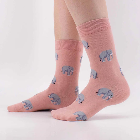 Chaussettes rose longues en coton avec pleins de petits éléphants tricotés | Chaussettes confortables et élégantes | Idéales pour tous | Disponibles en plusieurs couleurs