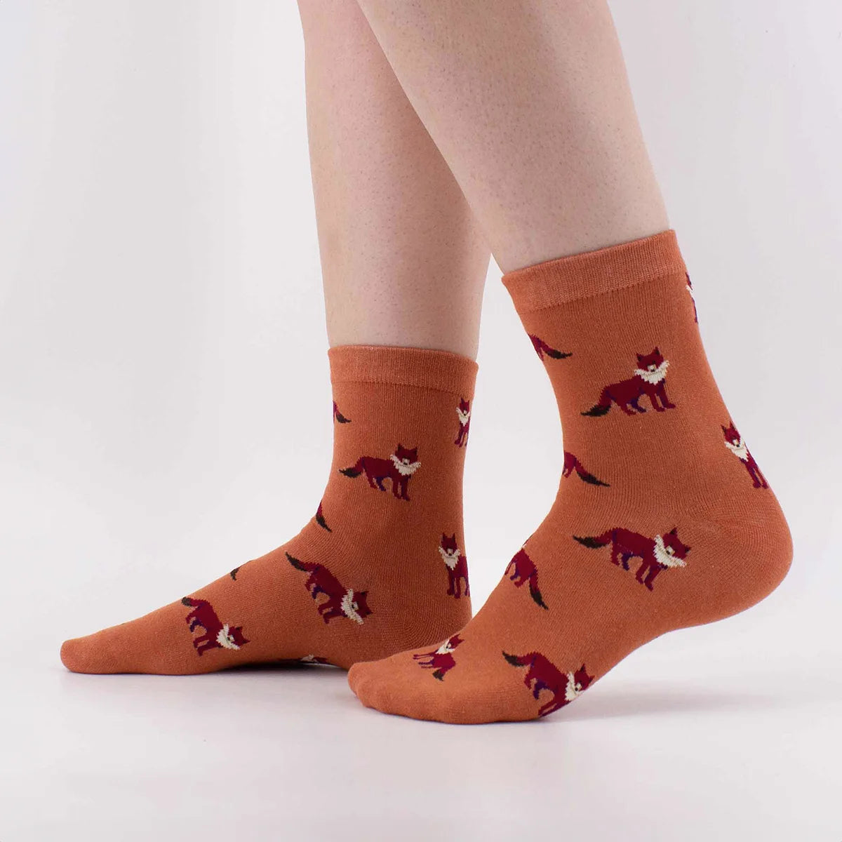 Chaussettes orange longues en coton avec pleins de petits renard tricotés | Chaussettes confortables et élégantes | Idéales pour tous | Disponibles en plusieurs couleurs