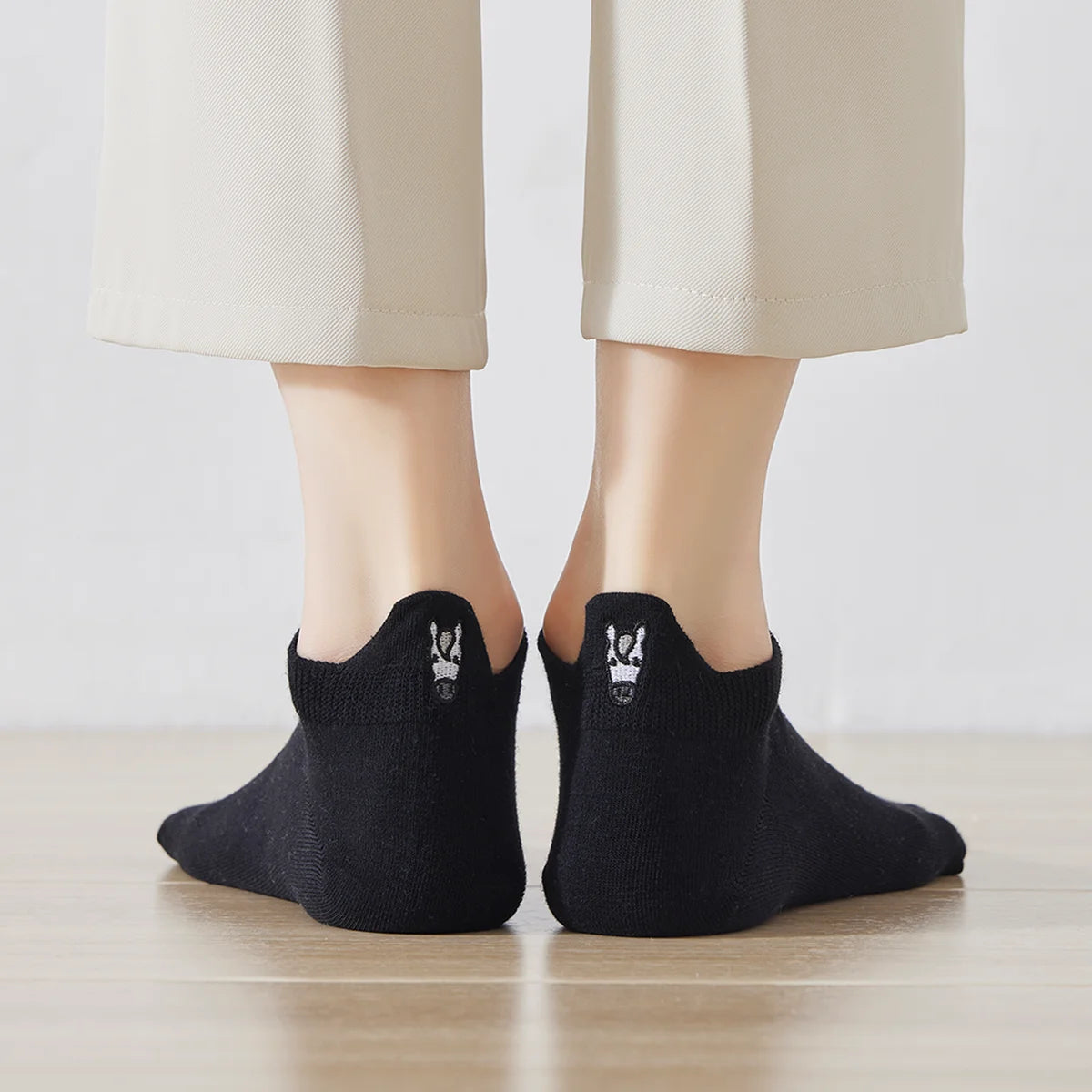 Chaussettes en coton à languette cheval noir pour femme | Chaussettes confortables et élégantes | Idéales pour le quotidien ou les occasions spéciales | Disponibles en plusieurs couleurs 