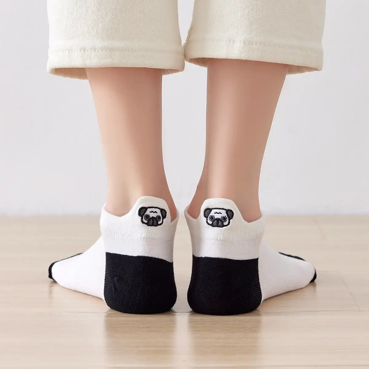 Chaussettes en coton pug à languette chien pour femme | Chaussettes confortables et élégantes | Idéales pour le quotidien ou les occasions spéciales | Disponibles en plusieurs couleurs 