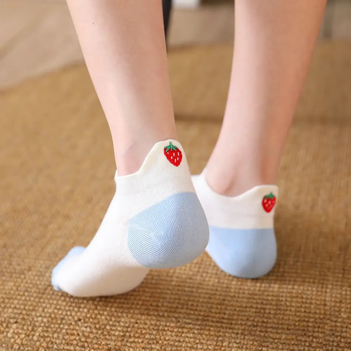 Chaussettes en coton à languette fraise pour femme | Chaussettes abordables et de haute qualité | Un excellent choix pour les femmes qui aiment être à la mode et confortables