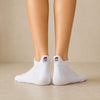 Chaussettes languettes blanches, motif de noël brodé sur le talon 