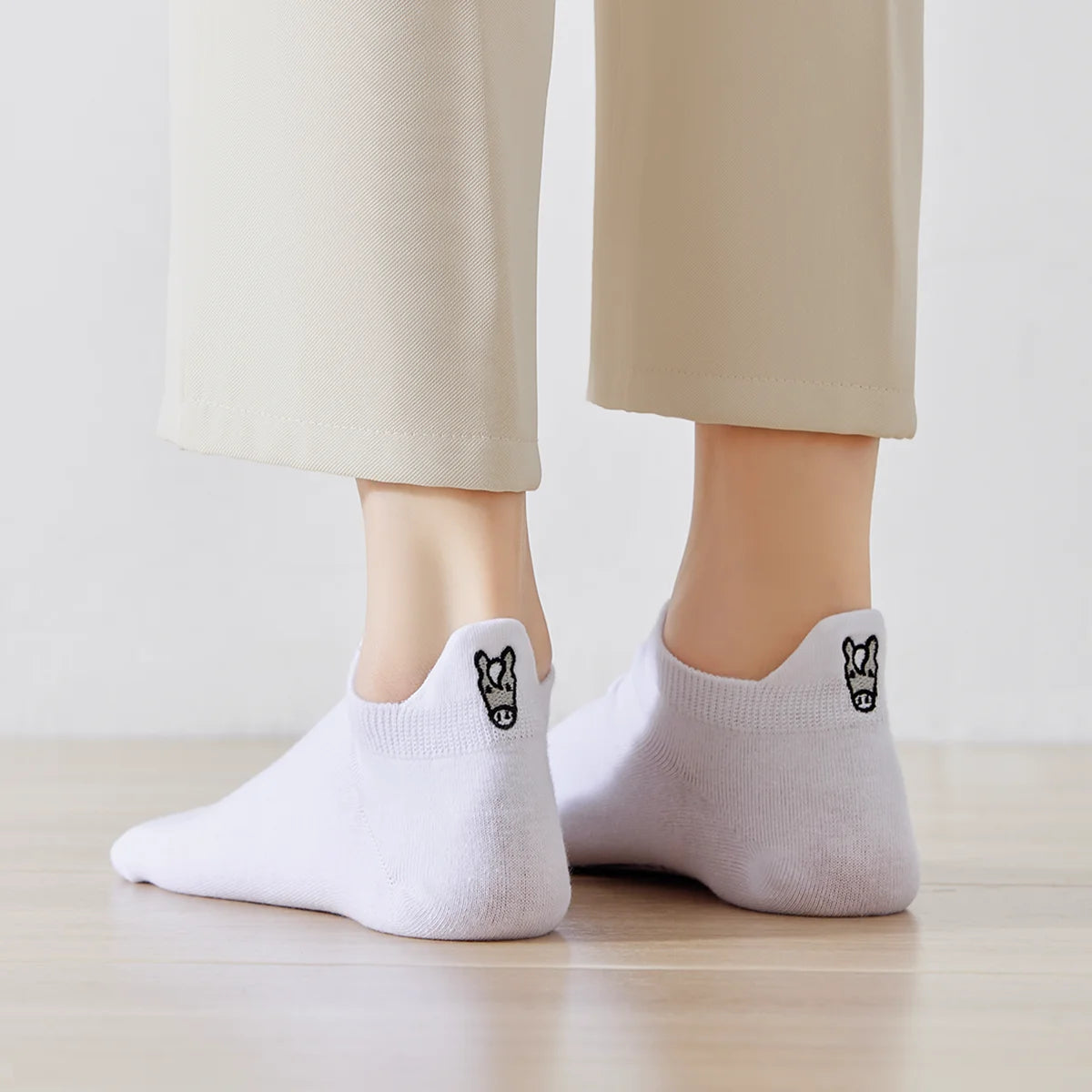 Chaussettes en coton à languette cheval pour femme | Chaussettes confortables et élégantes | Idéales pour le quotidien ou les occasions spéciales | Disponibles en plusieurs couleurs et tailles