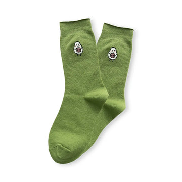 Chaussettes vert clair avec un avocat brodé | Chaussettes abordables et de haute qualité | Un excellent choix pour les adultes qui aiment les chaussettes fantaisie originales 