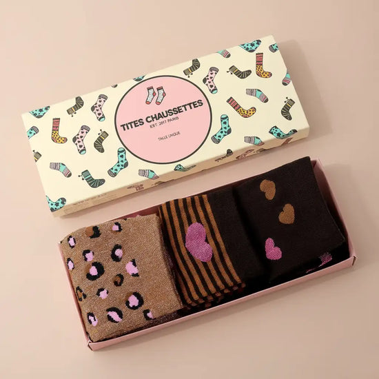Lot de 3 chaussettes fantaisie femme : motifs léopard, rayures et cœurs. Douces, confortables et taille unique 35-41. Un trio tendance pour varier vos looks au quotidien
