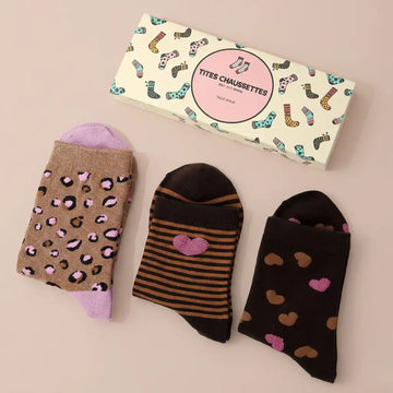 Lot de 3 chaussettes fantaisie femme : motifs léopard, rayures et cœurs. Douces, confortables et taille unique 35-41. Un trio tendance pour varier vos looks au quotidien