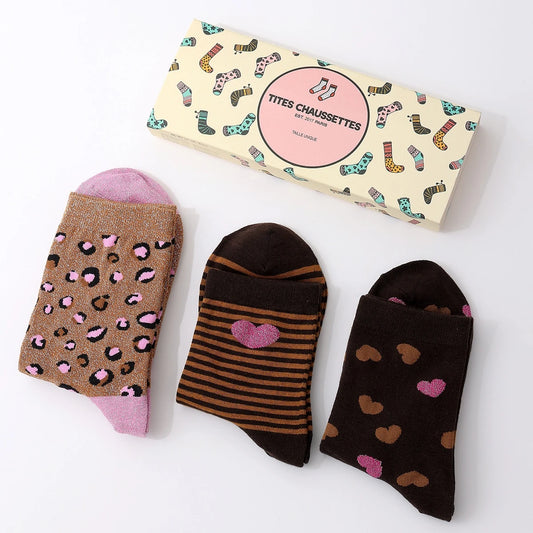 Lot de 3 chaussettes fantaisie femme : motifs léopard, rayures et cœurs. Douces, confortables et taille unique 35-41. Un trio tendance pour varier vos looks au quotidien