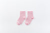Chaussettes montantes, fond blanc, motifs rayures roses. Pour bébé et enfant (du 12 mois au 12 ans).