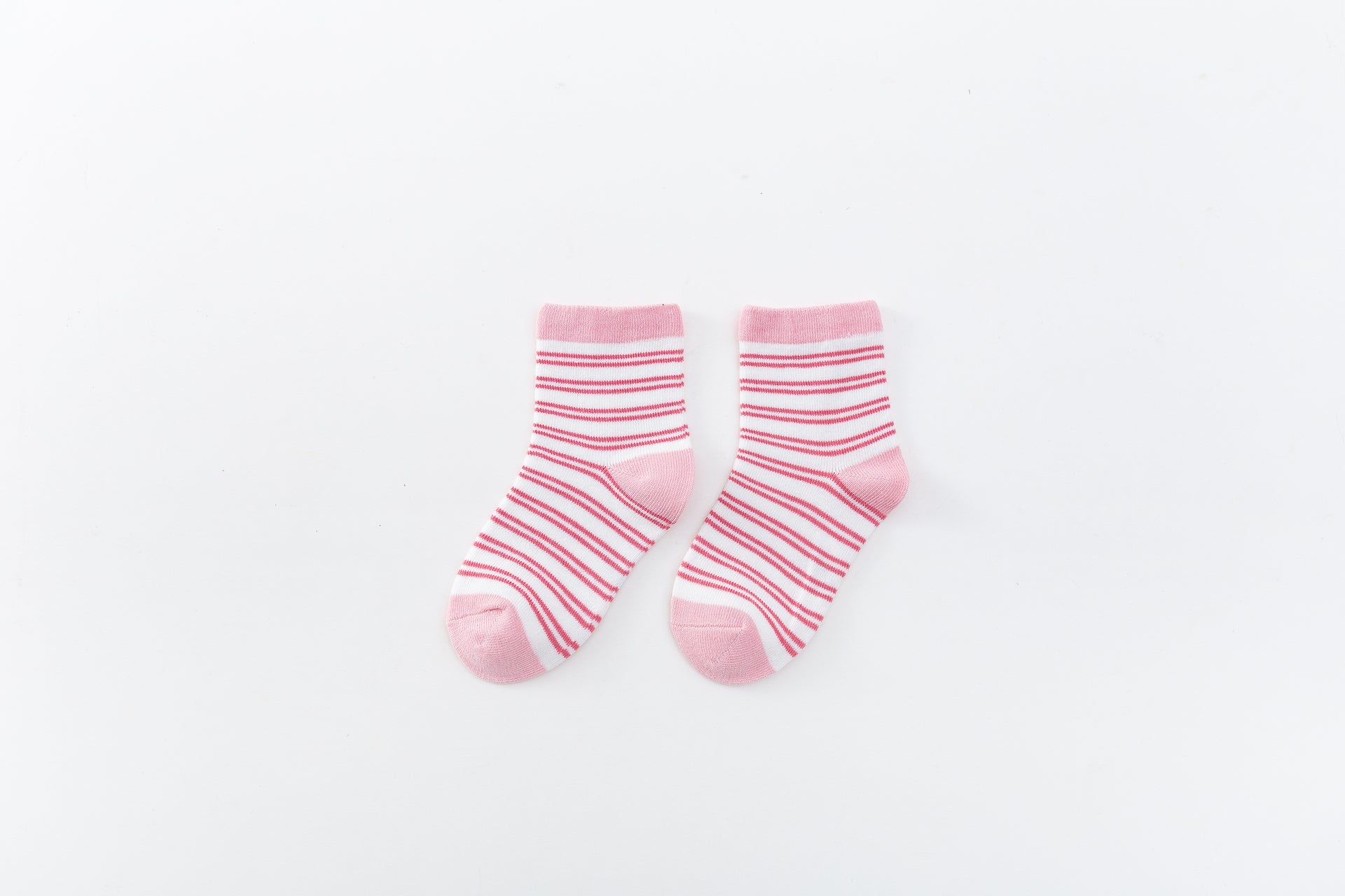 Chaussettes montantes, fond blanc, motifs rayures roses. Pour bébé et enfant (du 12 mois au 12 ans).