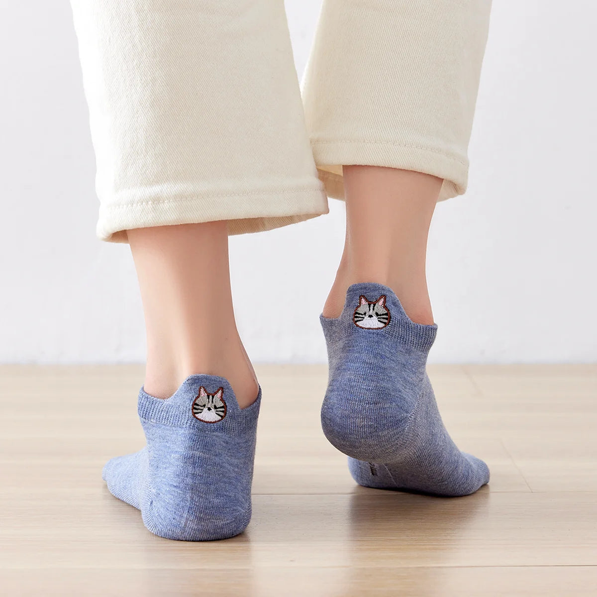 Chaussettes bleues en coton à languette chat pour femme | Chaussettes confortables et élégantes | Idéales pour le quotidien ou les occasions spéciales | Disponibles en plusieurs couleurs et tailles