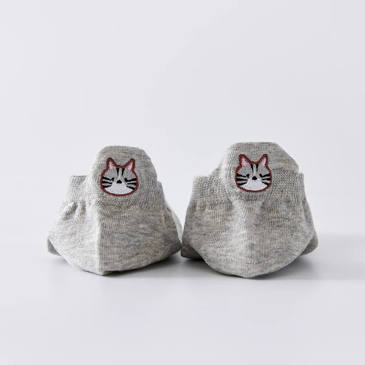Chaussettes grises en coton à languette chat pour femme | Chaussettes confortables et élégantes | Idéales pour le quotidien ou les occasions spéciales | Disponibles en plusieurs couleurs et tailles