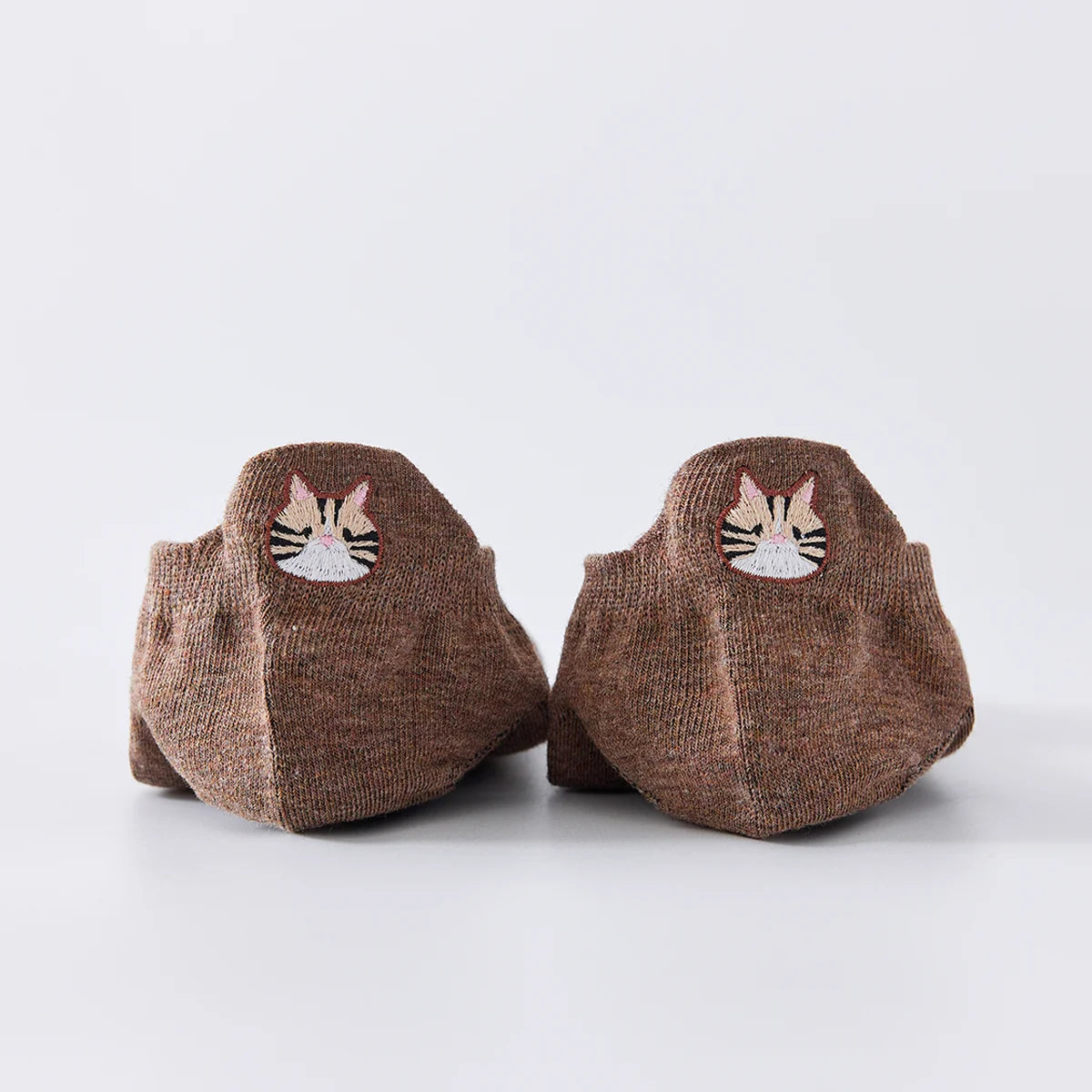Chaussettes marrons en coton à languette chat pour femme | Chaussettes confortables et élégsantes | Idéales pour le quotidien ou les occasions spéciales | Disponibles en plusieurs couleurs et tailles