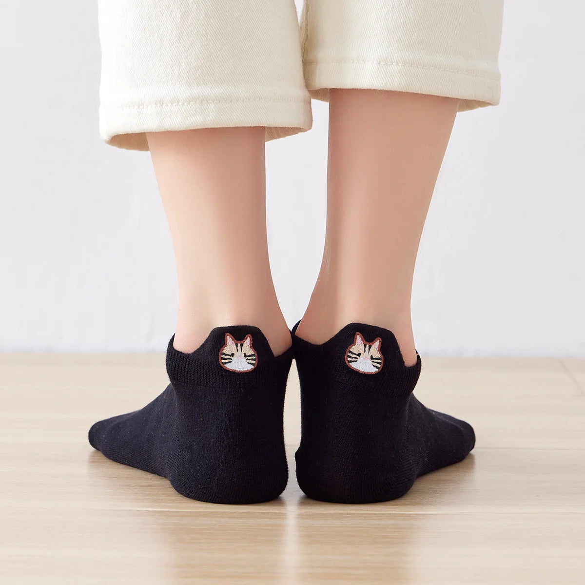 Chaussettes noires en coton à languette chat pour femme | Chaussettes confortables et élégantes | Idéales pour le quotidien ou les occasions spéciales | Disponibles en plusieurs couleurs et tailles