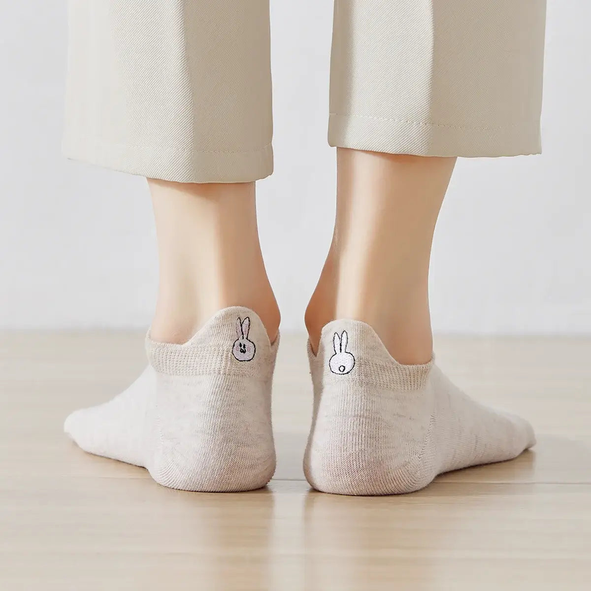 Chaussettes beige en coton à languette lapin pour femme | Chaussettes confortables et élégantes | Idéales pour le quotidien ou les occasions spéciales | Disponibles en plusieurs couleurs
