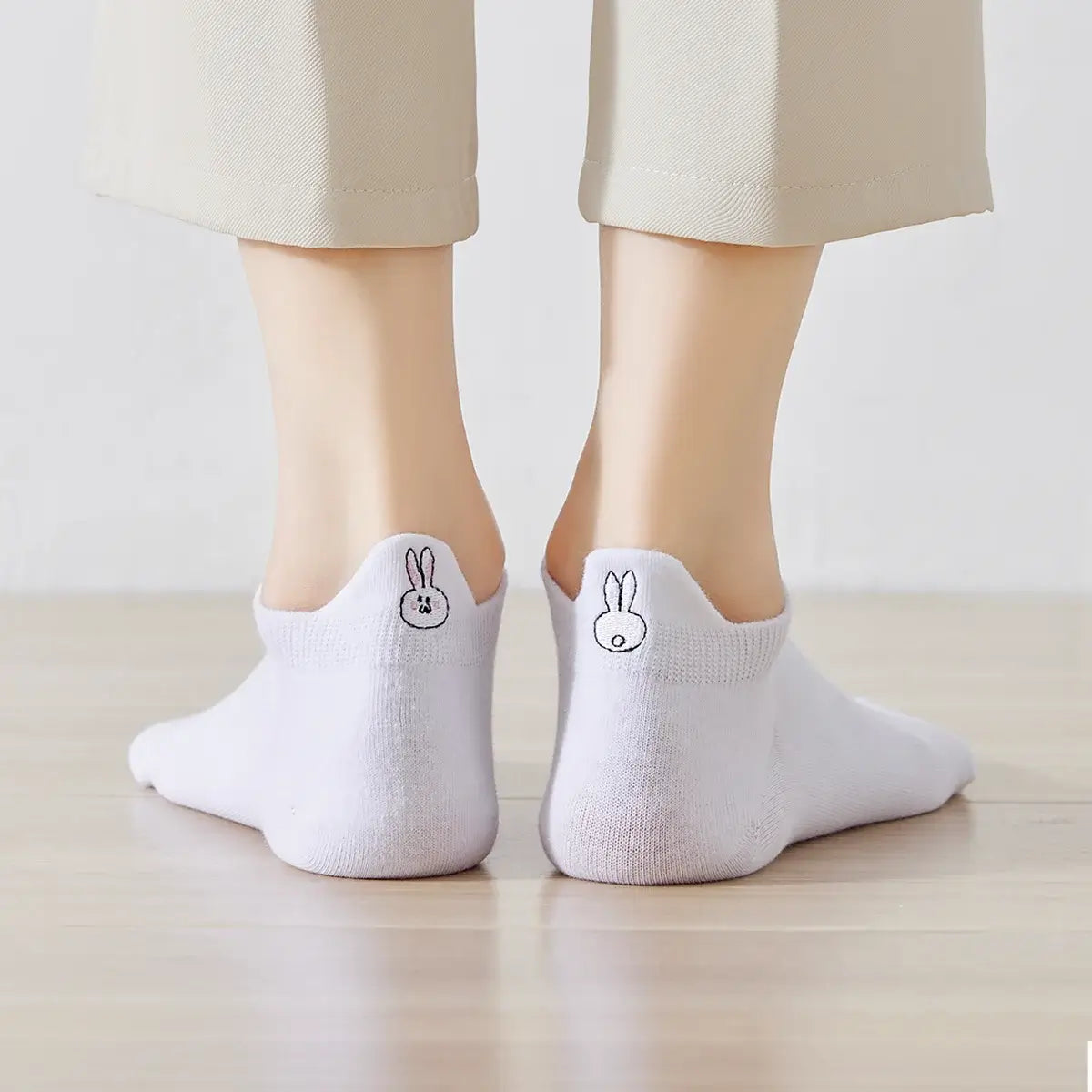 Chaussettes blanche en coton à languette lapin pour femme | Chaussettes confortables et élégantes | Idéales pour le quotidien ou les occasions spéciales | Disponibles en plusieurs couleurs