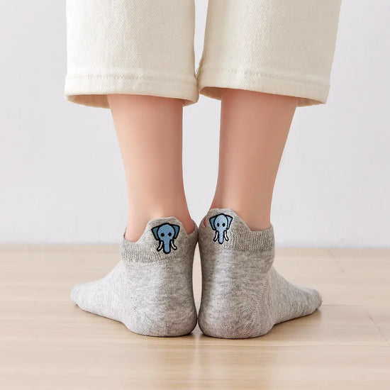 Chaussettes grises en coton à languette safari à motif animaux pour femme | Chaussettes douces et respirantes | Un cadeau parfait pour les femmes de tous âges | Disponibles à un prix abordable.