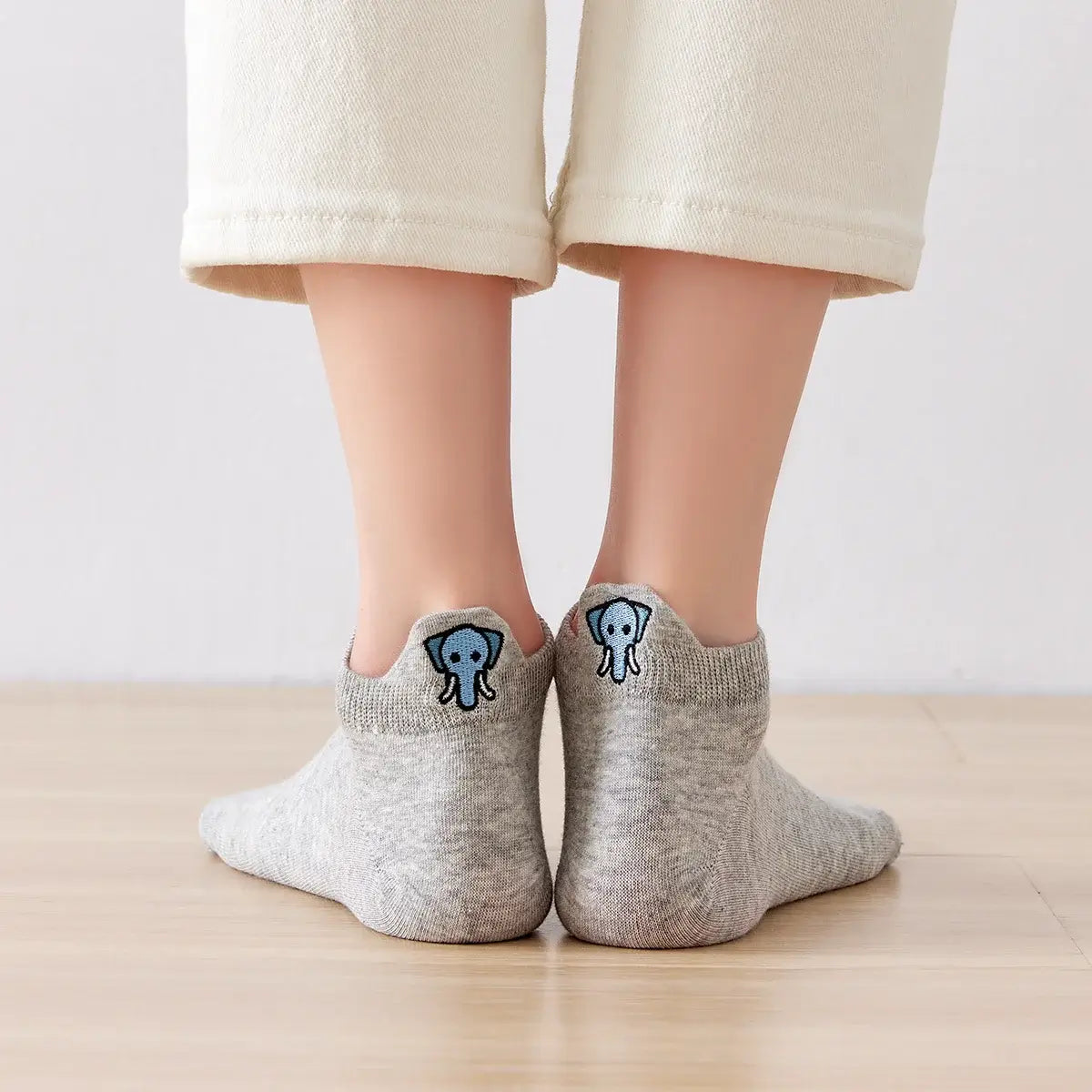 Chaussettes grises en coton à languette safari à motif animaux pour femme | Chaussettes douces et respirantes | Un cadeau parfait pour les femmes de tous âges | Disponibles à un prix abordable.