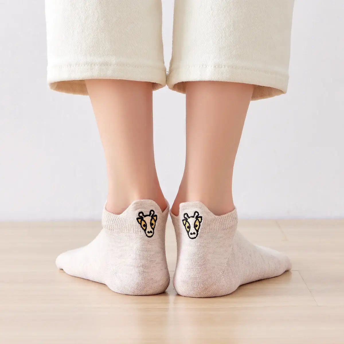 Chaussettes girafe en coton à languette safari à motif animaux pour femme | Chaussettes douces et respirantes | Un cadeau parfait pour les femmes de tous âges | Disponibles à un prix abordable.