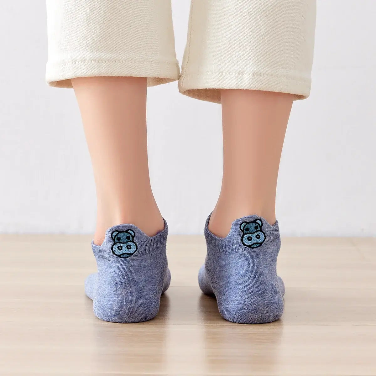 Chaussettes bleu en coton à languette safari à motif animaux pour femme | Chaussettes douces et respirantes | Un cadeau parfait pour les femmes de tous âges | Disponibles à un prix abordable.