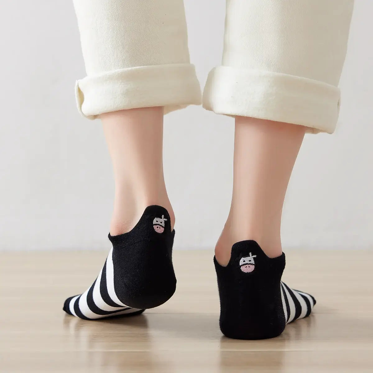Chaussettes en coton à languette à motif vaches pour femme | Chaussettes élégantes et confortables | Disponibles en plusieurs couleurs.