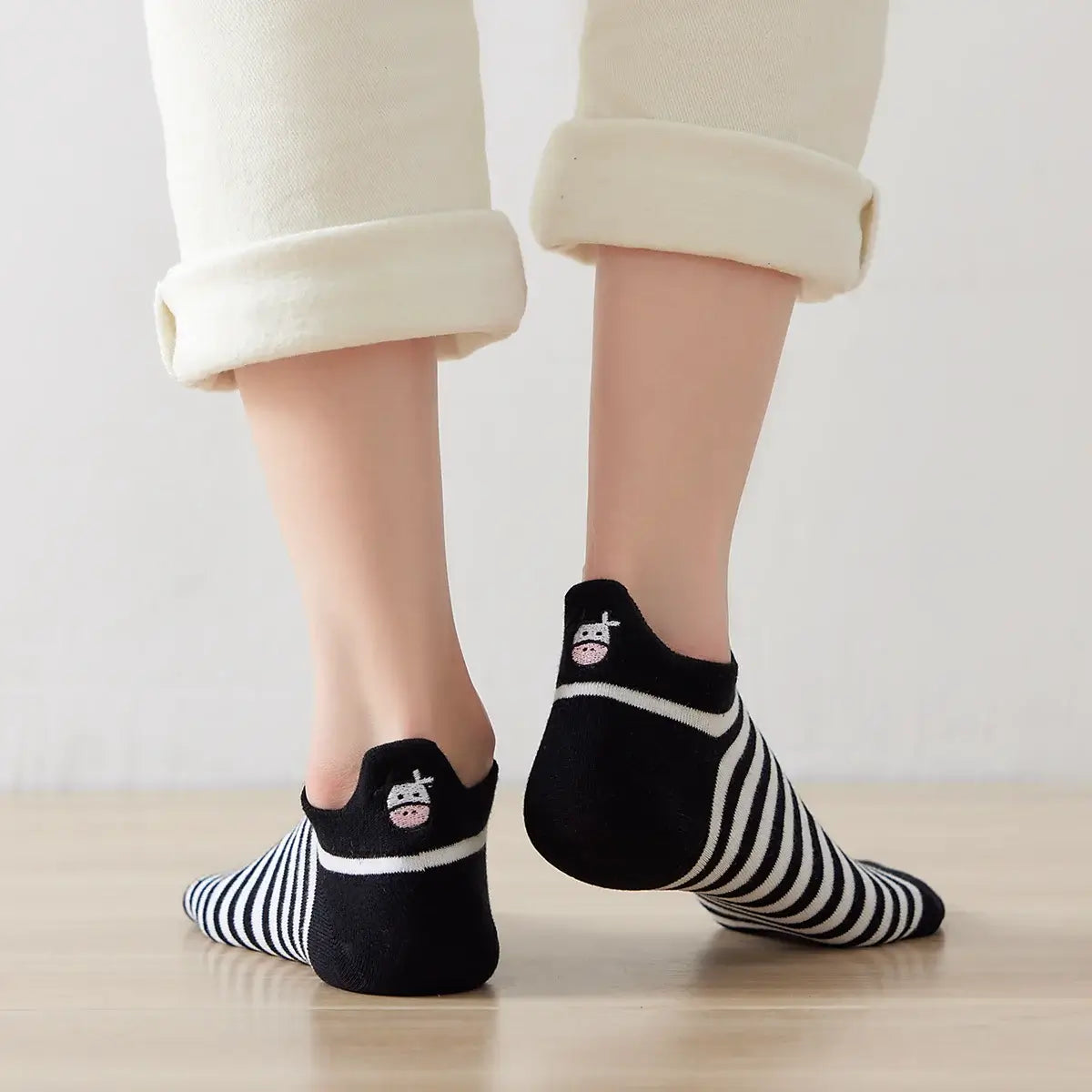 Chaussettes en coton à languette à motif vaches pour femme | Chaussettes élégantes et confortables | Disponibles en plusieurs couleurs.