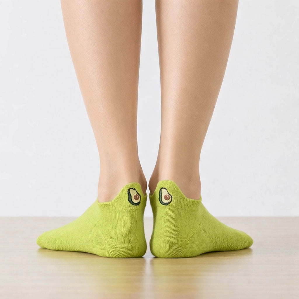 Chaussettes languette vertes, motifs avocats brodés sur la languette 