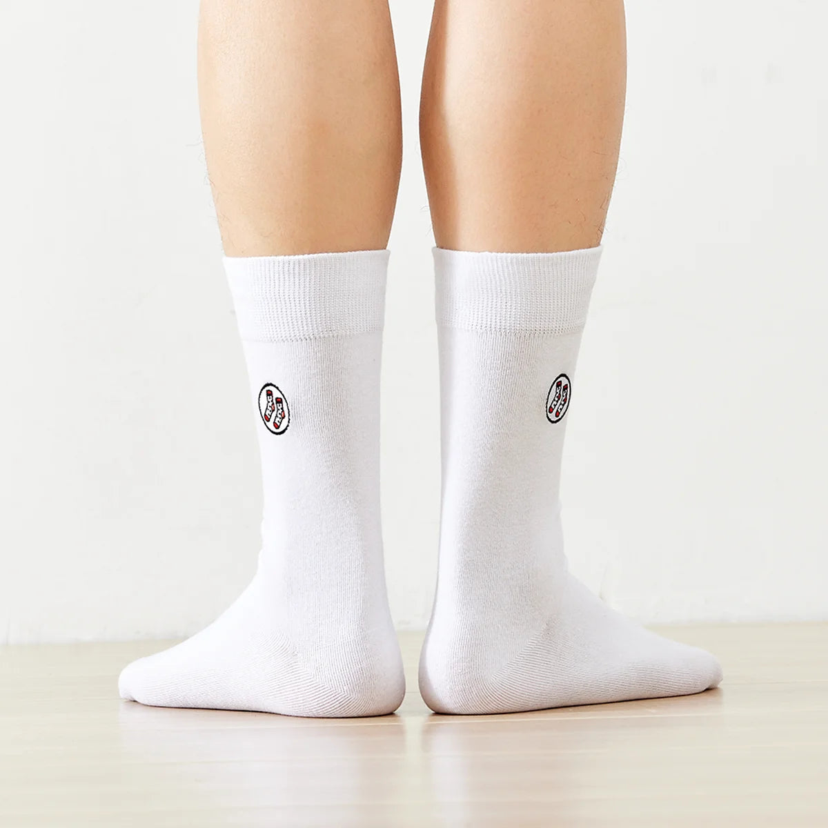 Chaussettes longues mixtes en coton doux, disponibles en 5 coloris et 2 tailles. Confort durable, style sobre. Existe aussi en coffret TitesChaussettes.