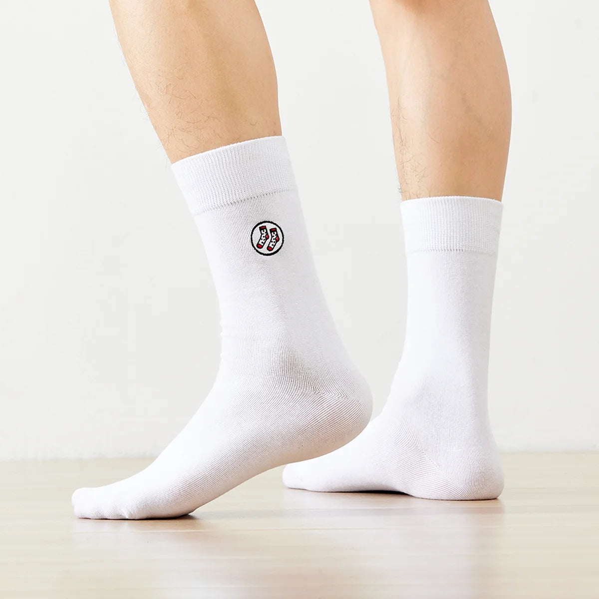 Chaussettes longues mixtes en coton doux, disponibles en 5 coloris et 2 tailles. Confort durable, style sobre. Existe aussi en coffret TitesChaussettes.