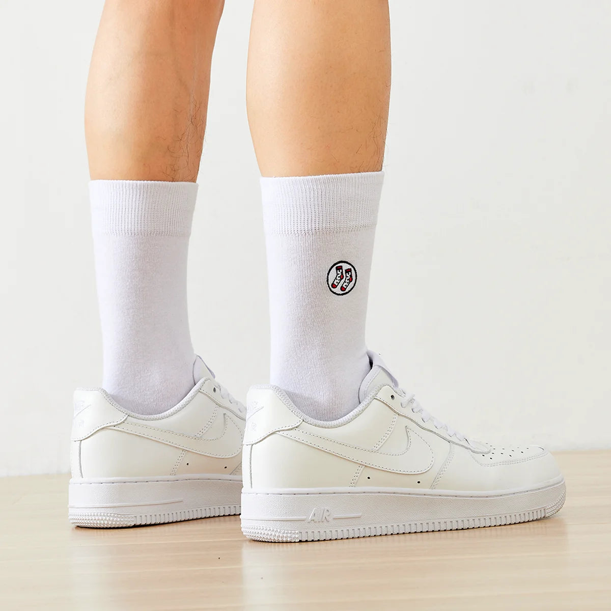 Chaussettes longues mixtes en coton doux, disponibles en 5 coloris et 2 tailles. Confort durable, style sobre. Existe aussi en coffret TitesChaussettes.