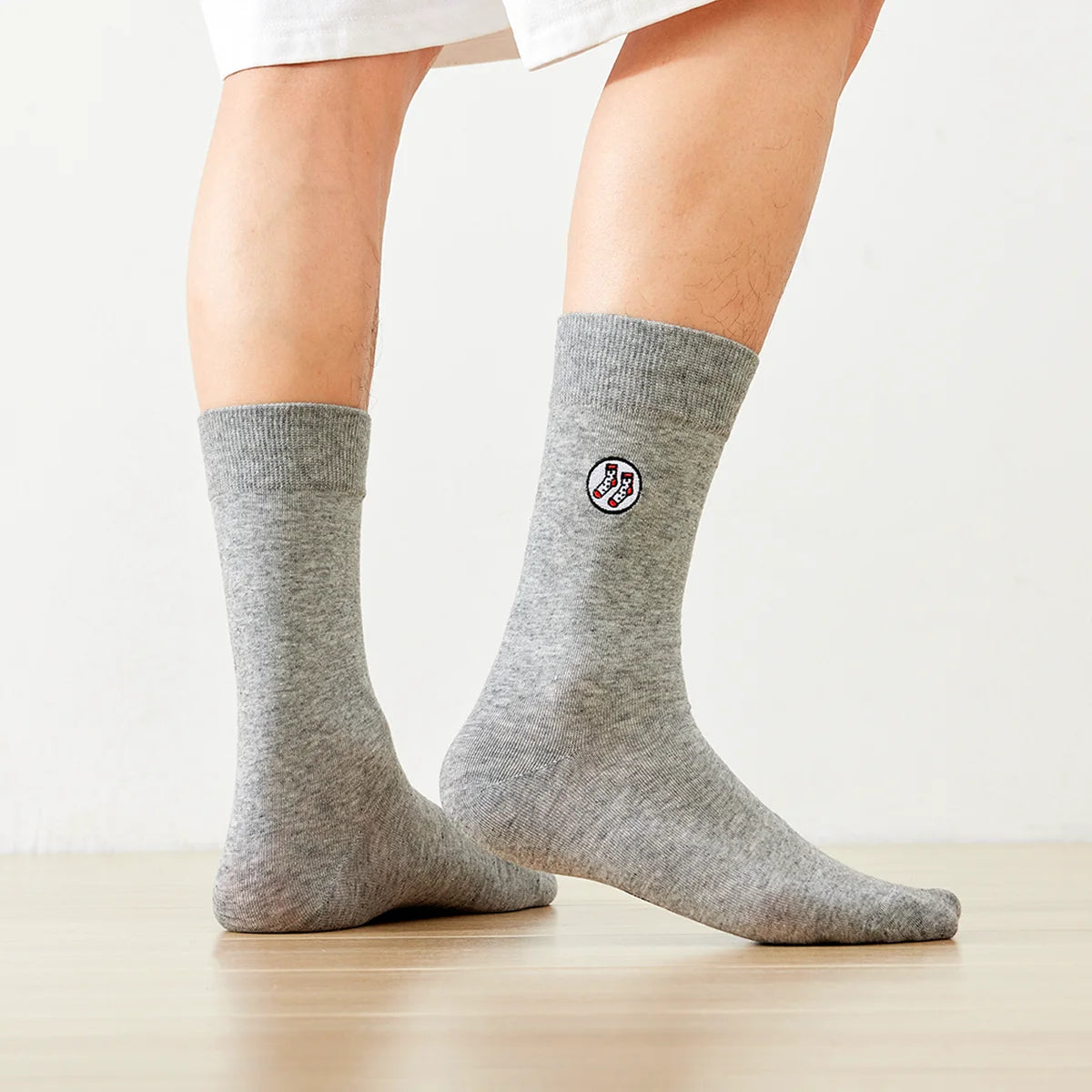 Coffret 4 paires de chaussettes longues mixtes en coton doux. Deux tailles, 5 coloris intemporels. Confort, qualité et style TitesChaussettes.