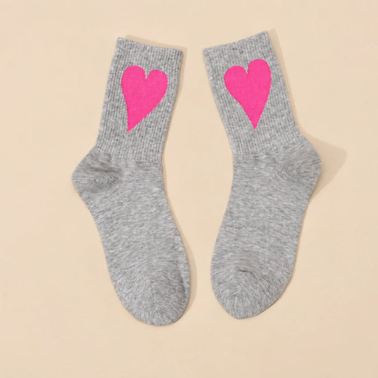 Chaussettes cœur oversize femme à l’unité en vert, gris ou marron. Douces et stretch, taille unique 35-41, pour un look original, confortable et très chic.