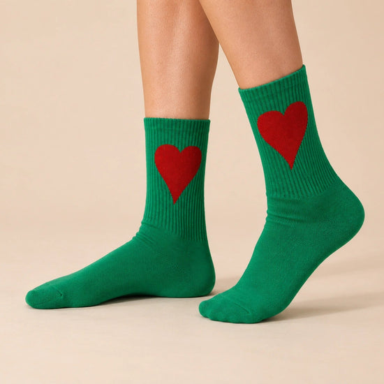 Chaussettes cœur oversize femme à l’unité en vert, gris ou marron. Douces et stretch, taille unique 35-41, pour un look original, confortable et très chic.