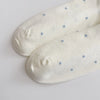 Chaussettes Volant Cœur & Pois femme vendues à l’unité. Modèles blanc à pois bleus ou gris bleu avec volant et cœur brodé. Taille unique 35-41.