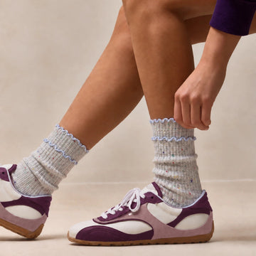 Chaussettes hautes chinées à double feston vendues à l’unité en bleu, gris ou beige. Matière douce et stretch, taille 35-41, pour un style féminin.