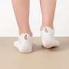 Chaussettes femme à languette avec broderies sororité. Symboles Girl Power, cœur-mains, féminin. Taille 35-41. Douces, confortables, engagées.
