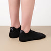 Chaussettes femme à languette avec broderies sororité. Symboles Girl Power, cœur-mains, féminin. Taille 35-41. Douces, confortables, engagées.