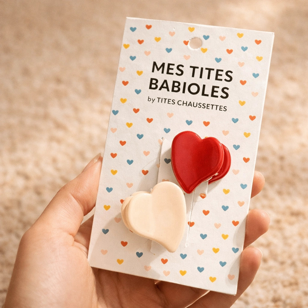 Lot de 2 petites pinces à cheveux en forme de coeur I Coloris rouge et beige I Matière acrylique 