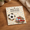 Lot de 2 pin's ballon de foot noir et blanc et camion de pompier rouge.