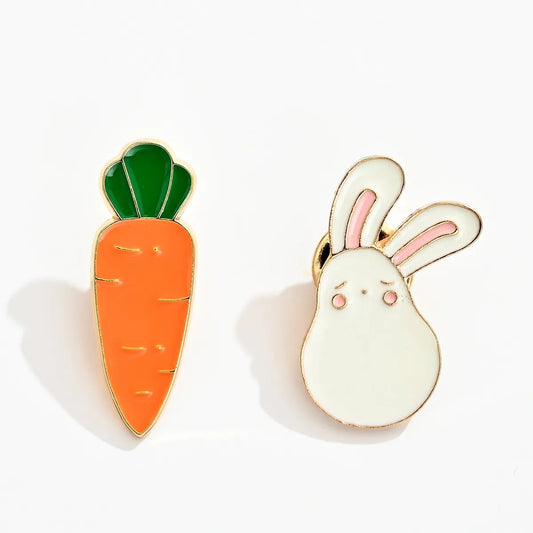Lot de 2 pin's lapin blanc et carotte orange