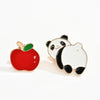 Lot de 2 pin's : pomme rouge et petit panda noir et blanc 