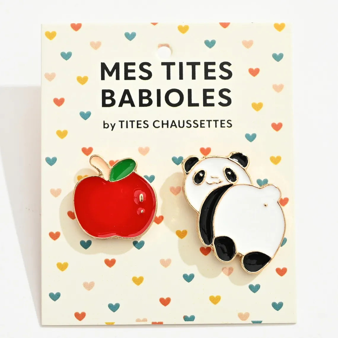 Lot de 2 pin's : pomme rouge et petit panda noir et blanc 