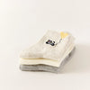 Lot de 3 chaussettes mi-hautes. Motif chat noir tenant un ballon en forme de coeur. Coloris blanc, beige et gris. Coeur contrasté.